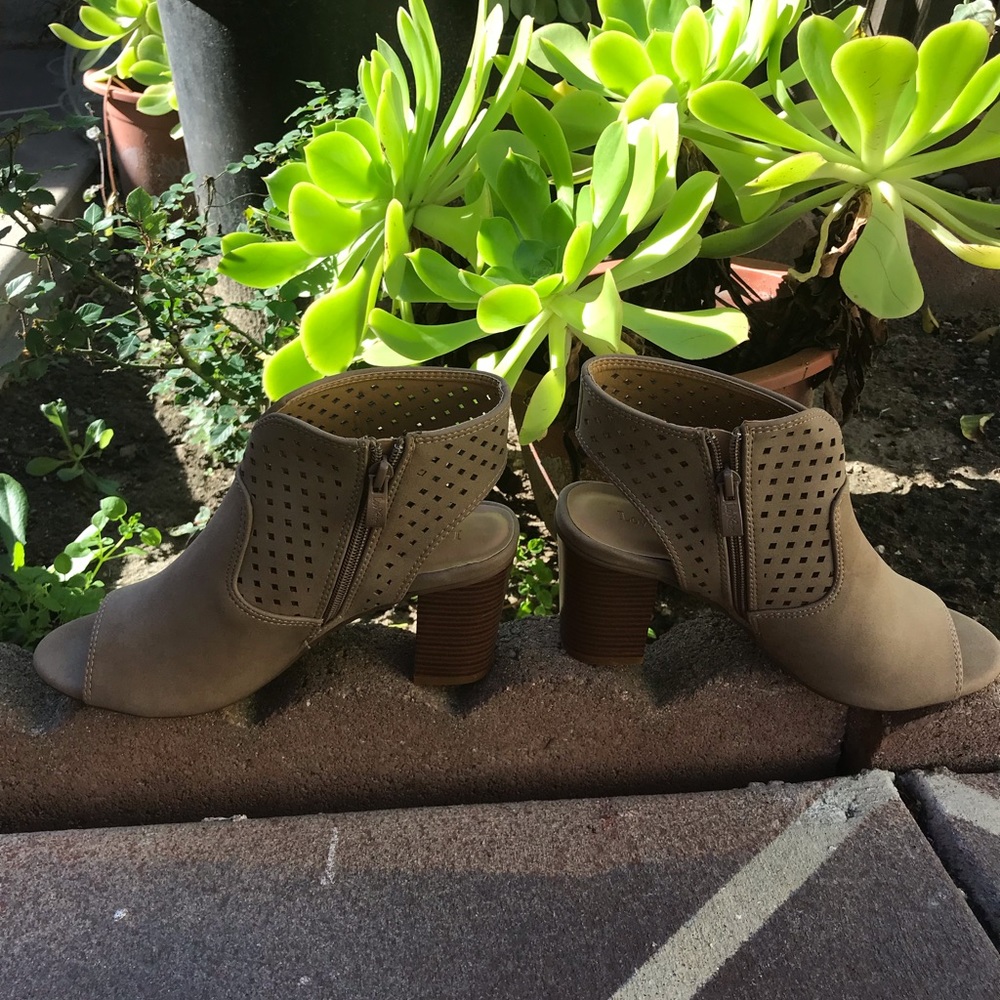 New Tan super comfy Booties 5.5, 7 & 7.5 left - Picture 7 of 8